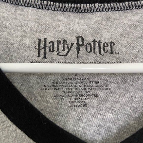 Harry Potter women’s Hogwarts v-neck graphic tshirt — small - Picture 3 of 4